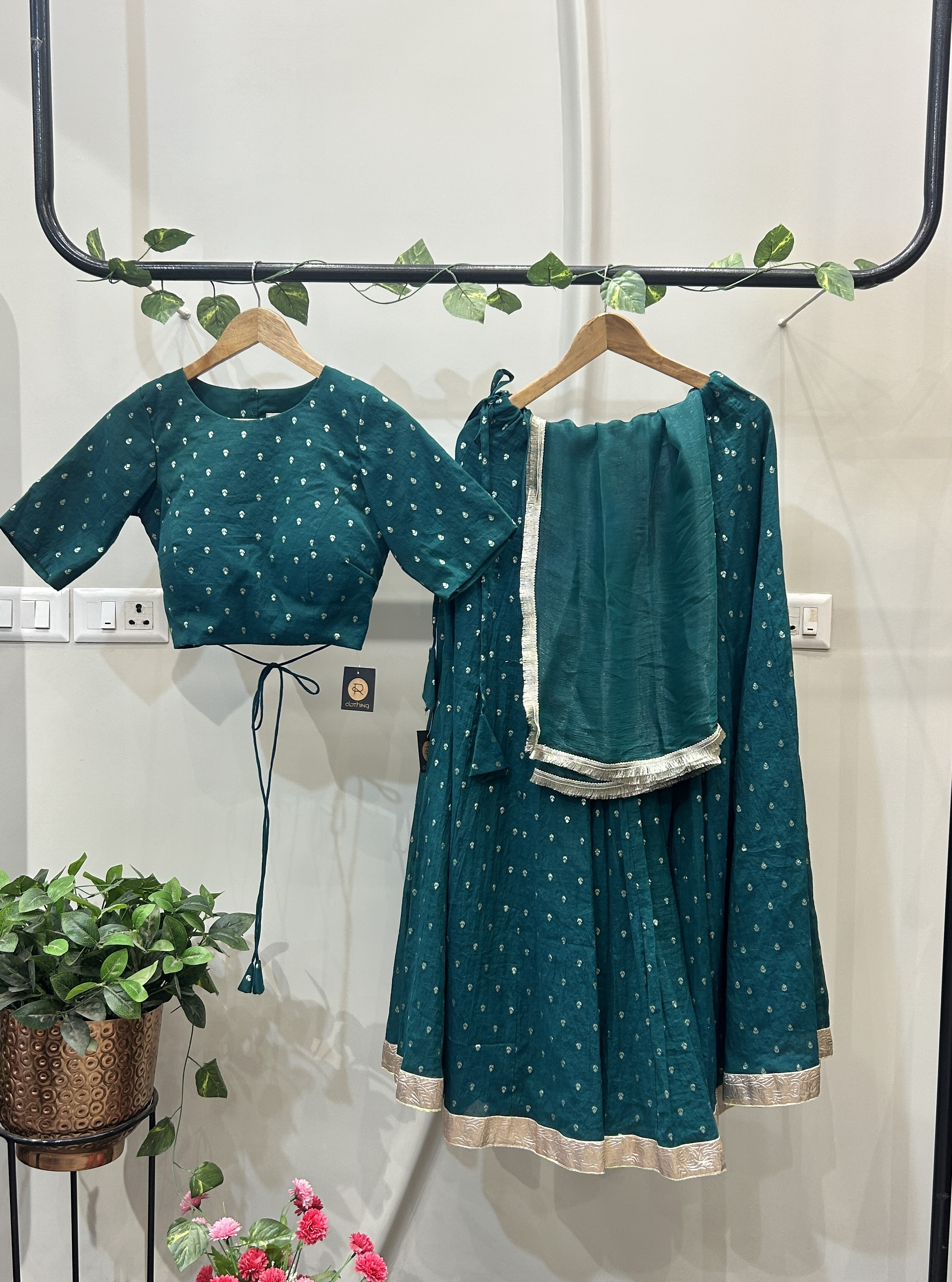 BLUISH -GREEN